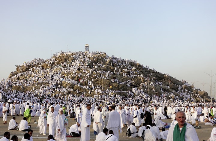 حجاج بيت الله يتوجهون إلى صعيد عرفة لأداء الركن الأعظم